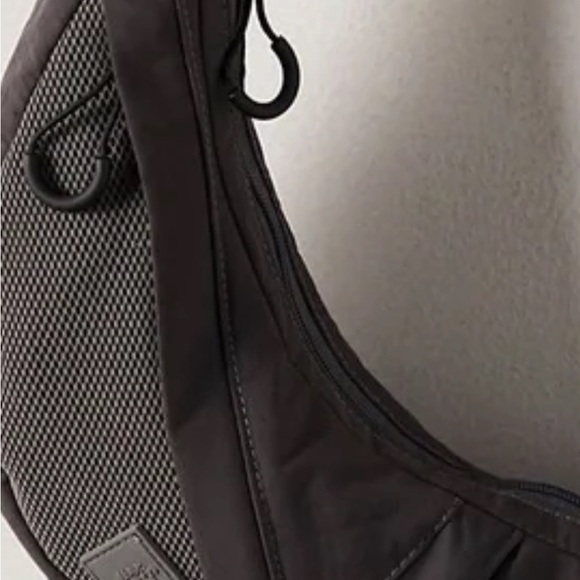 Free People Nothing But Net Sling Bag❤️ NWOT - Picture 4 of 7